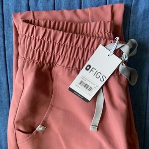 NWT Figs Women’s Zamora High Waisted Pants in PETITE XS in Mauve